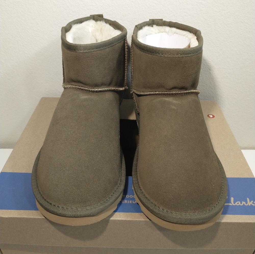 Men’s Clarks Suede Leather Ankle Boot Shoes Size 9 Brown Fuzzy New With Box